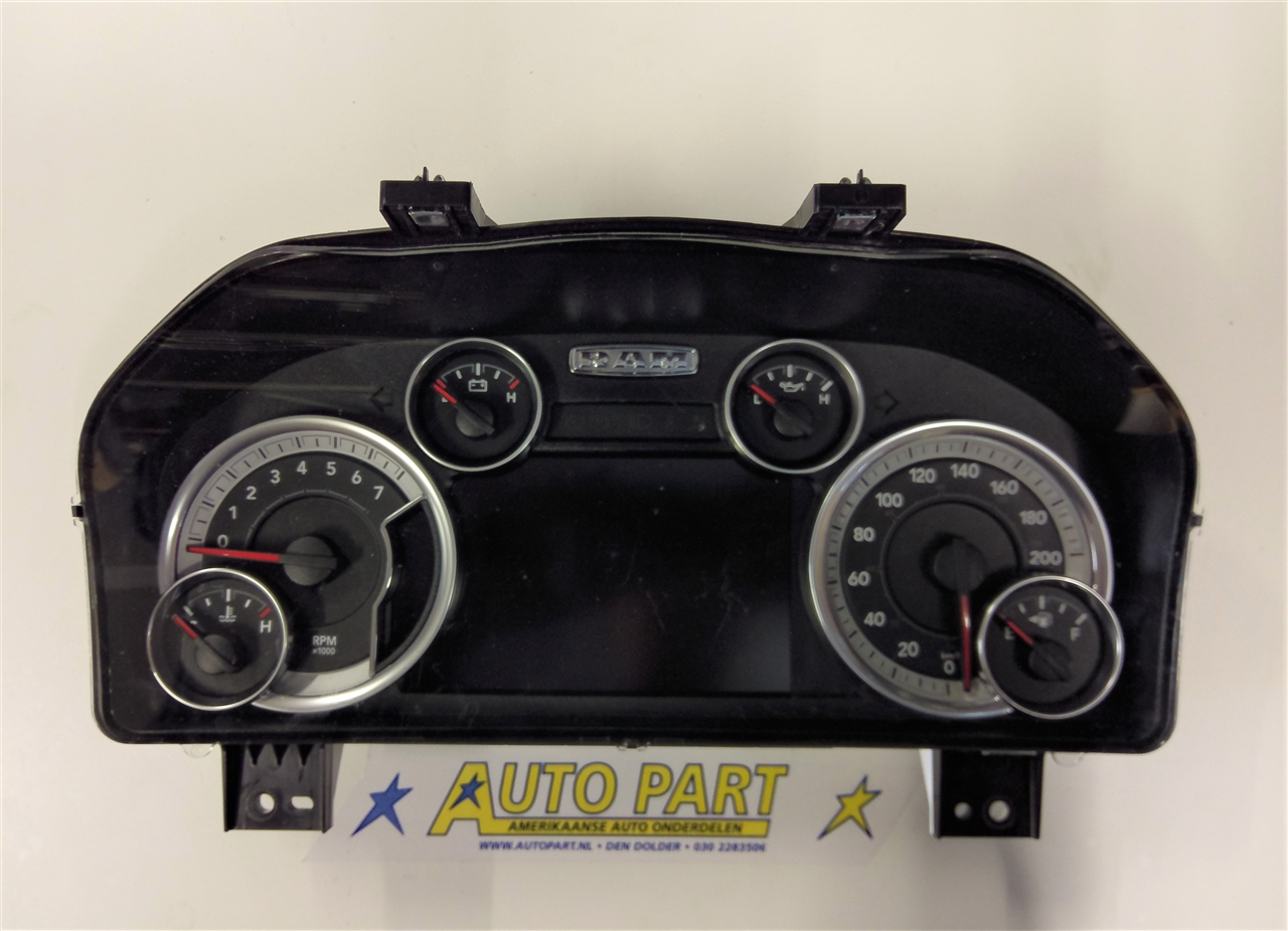 Dodge Ram Sport pickup dashboard klok 2014