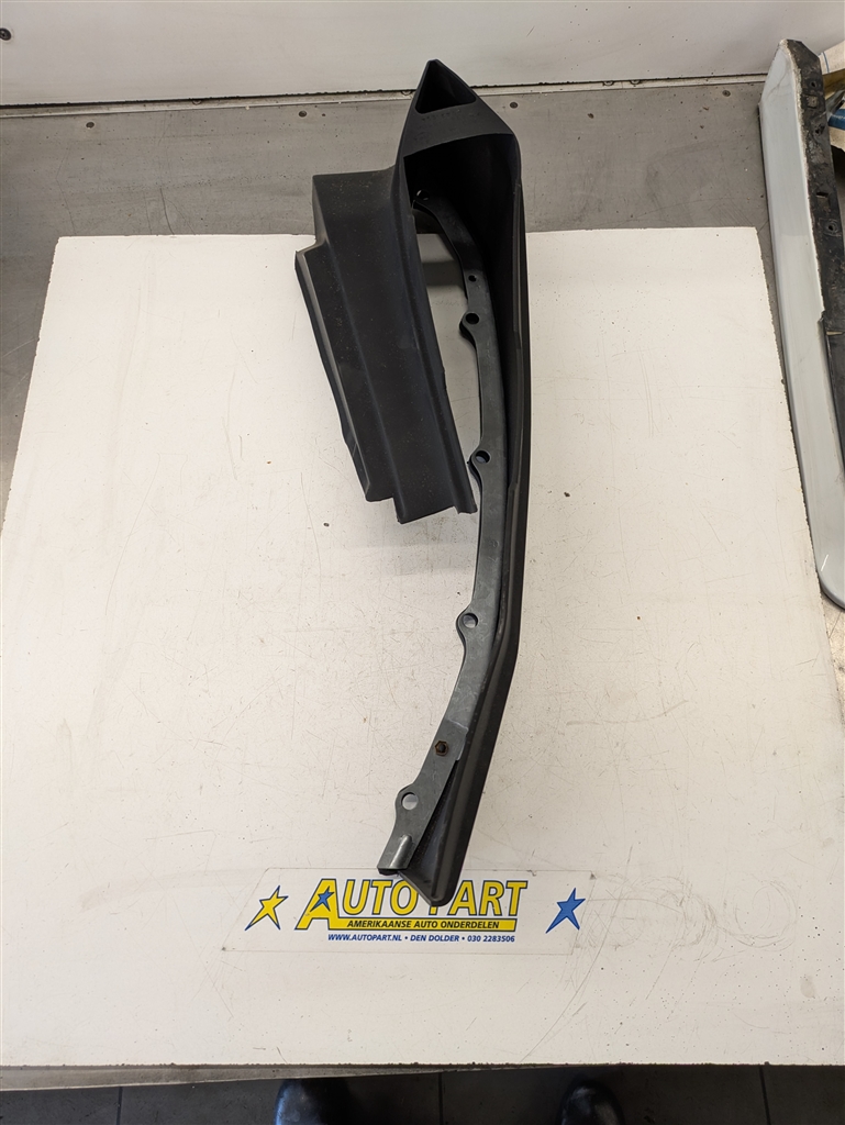 Cadillac Fleetwood Brougham achterbumper filler 1980-1992